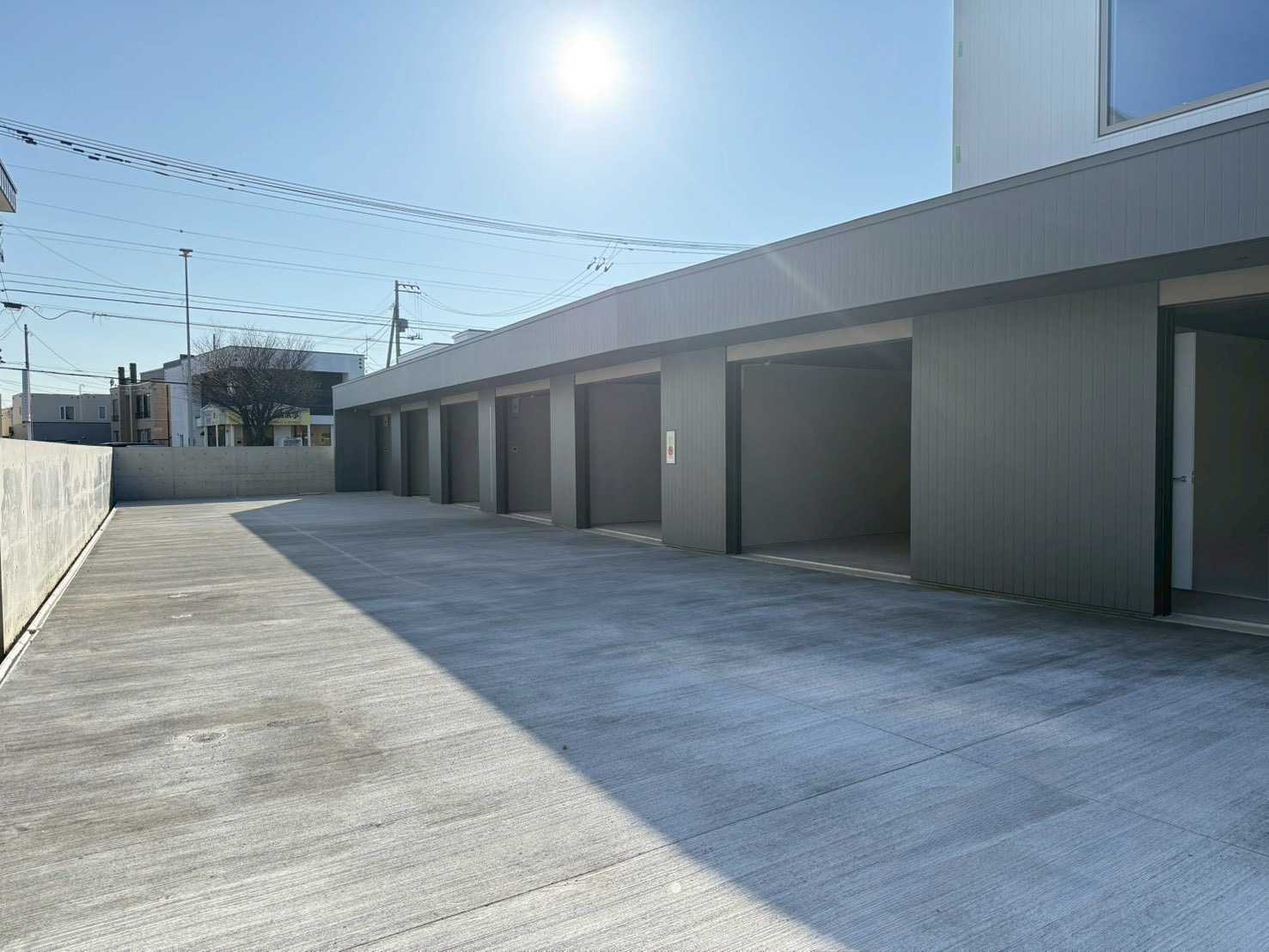 彫刻的な屋外ラウンジスペース